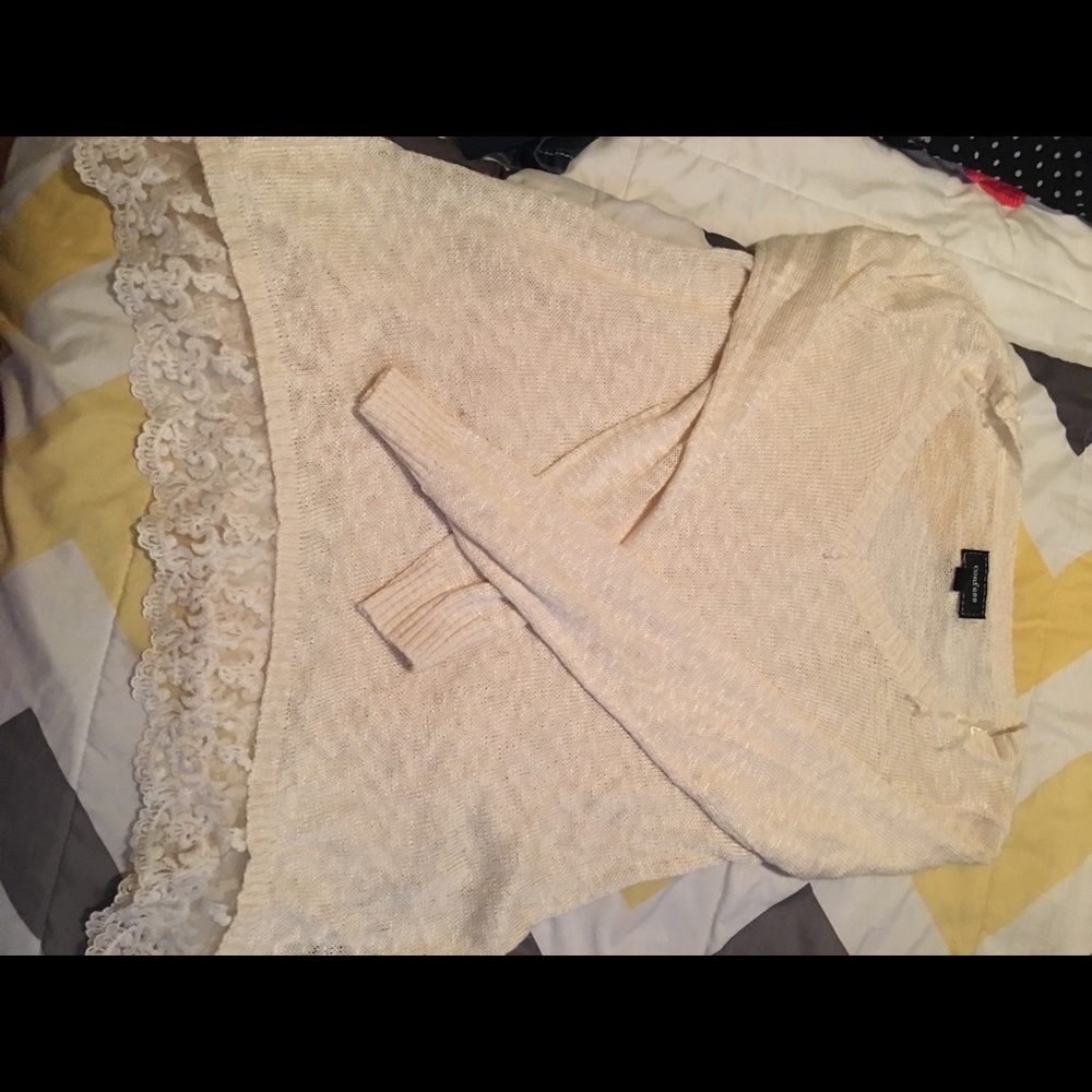 Lace trim sweater! Great condition!